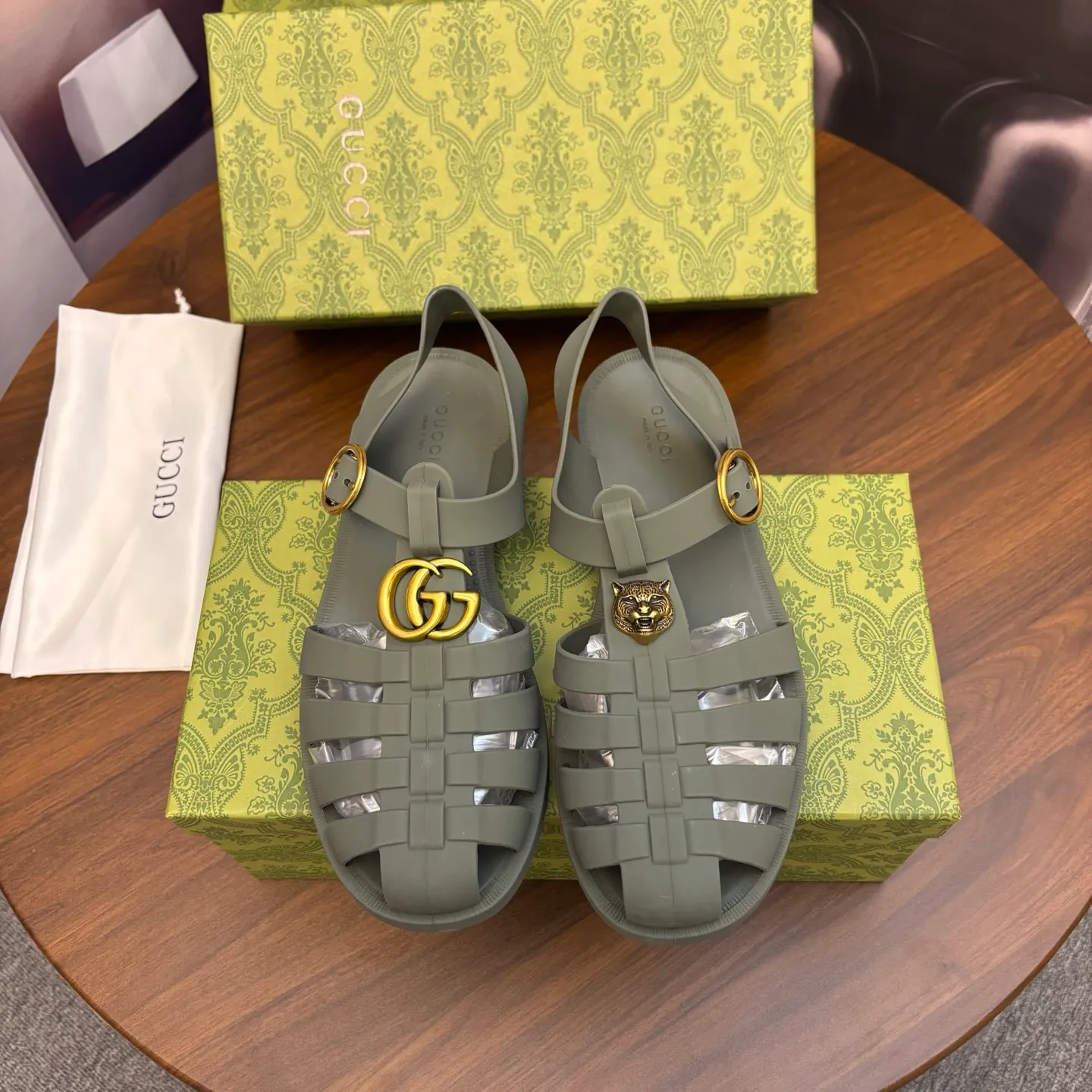 Men's shoes 260💰 [Gucci] Counter quality, top-quality original goods, real photos! Original TPU material, fine workmanship, comfortable; genuine 1:1 replica Size: 36 ~ 46